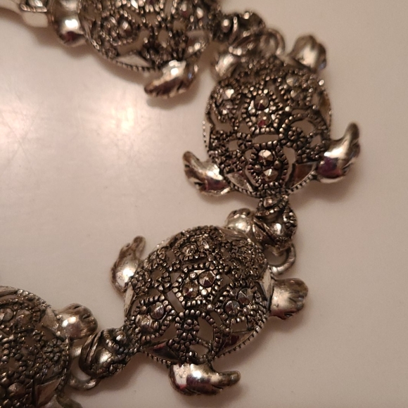 Vintage Silvertone Marcasite Sea Tortoise Link Bracelet - Picture 4 of 7